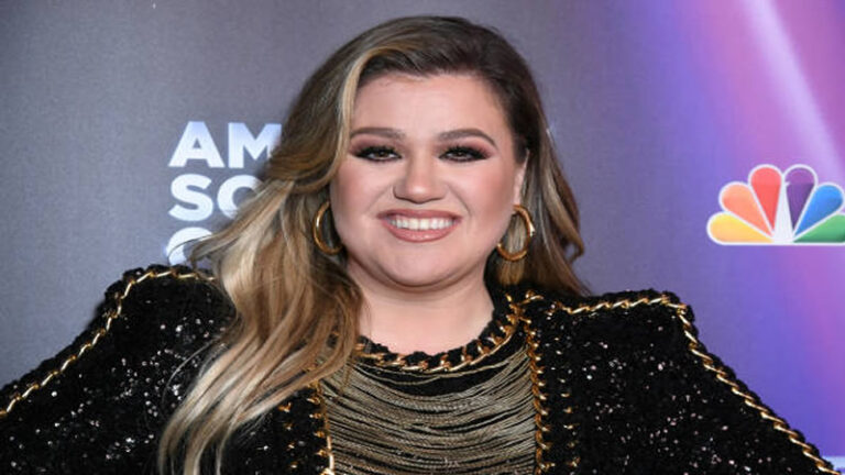 Mom Kelly Clarkson "Almost Broke Down