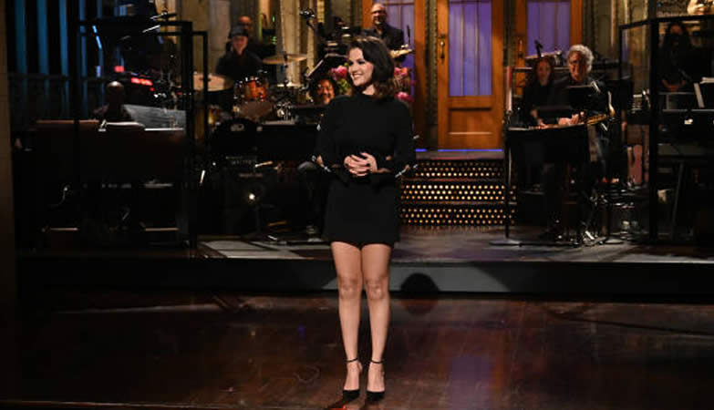 Selena Gomez Big Laughs She Nails Miley Cyrus Impression