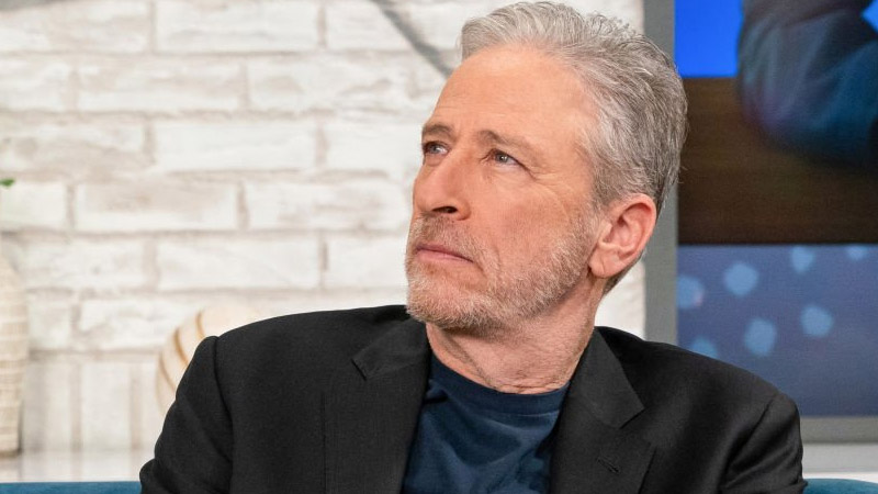 “I thought to myself, ‘That’s not us’”: Jon Stewart jokes through Cronkite Award honor